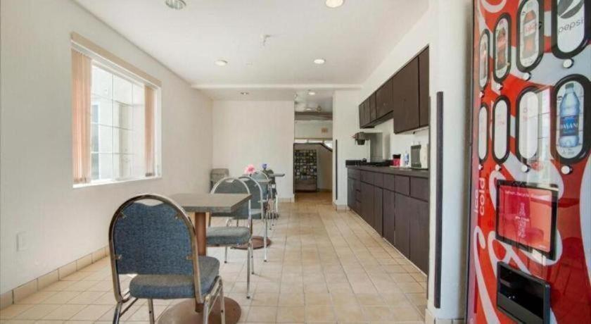 Hotel Markle In I-69 ภายนอก รูปภาพ