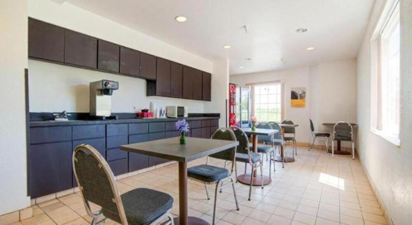 Hotel Markle In I-69 ภายนอก รูปภาพ