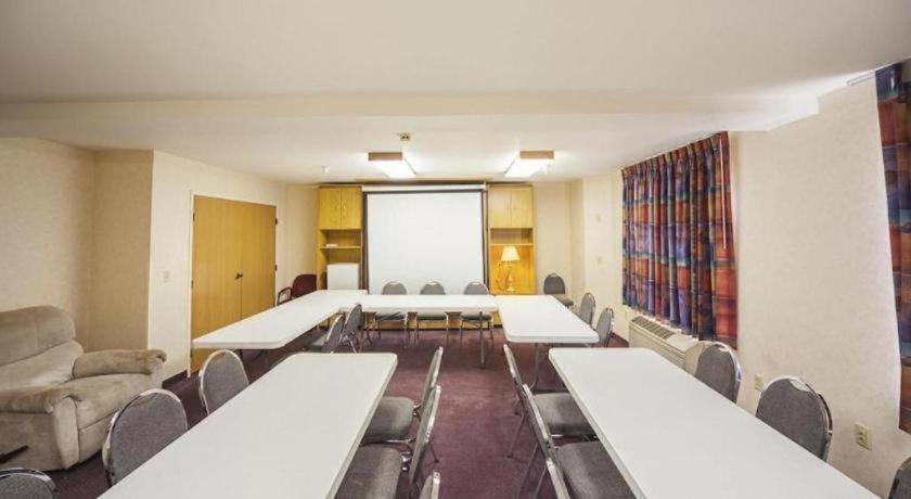 Hotel Markle In I-69 ภายนอก รูปภาพ